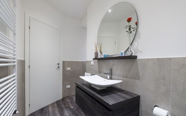 Silver Novella Luxury Apartment