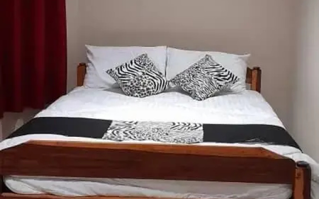3 Bed House - Sleeps 6 - Garden - Parking - Wifi