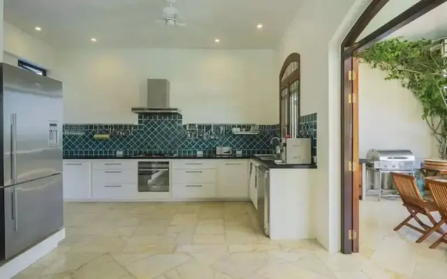 Luxury Private Beachfront Haileng Villa
