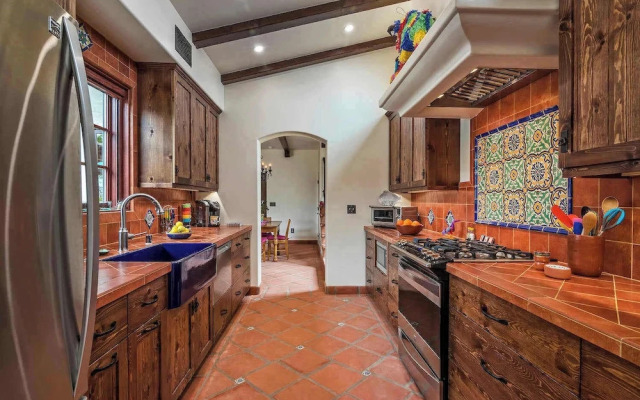 Casa de Lujo - Spanish Seaside Retreat