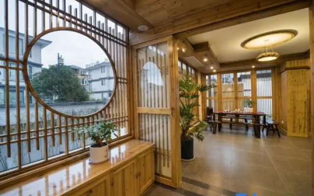 Yishan Suixi Mountain House
