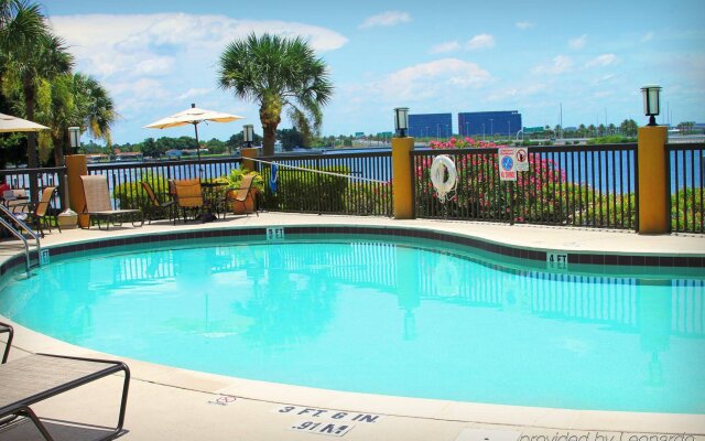 Holiday Inn Express Hotel & Suites Tampa-Rocky Point Island, an IHG Hotel