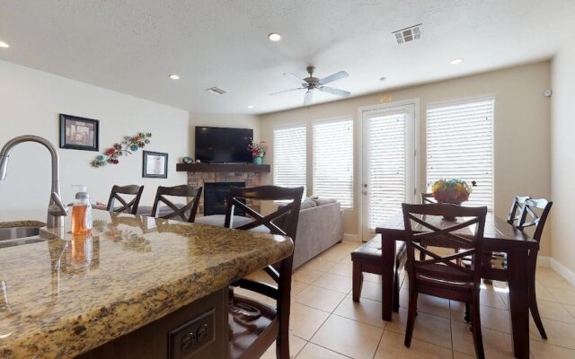 Southern Delight 3 Bedroom Apts by RedAwning