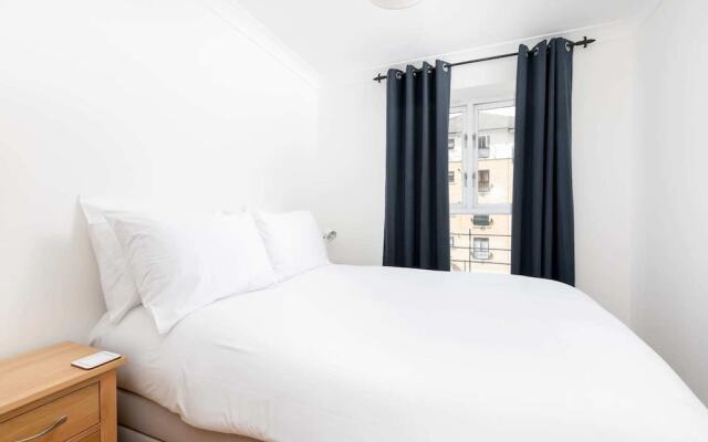 Modern 2 Bed, for up to 4, Excel/city Airport