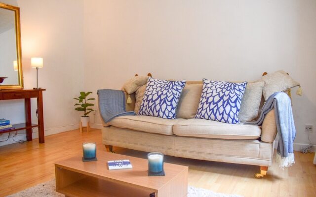 Bright Apartment in Stockbridge, Edinburgh