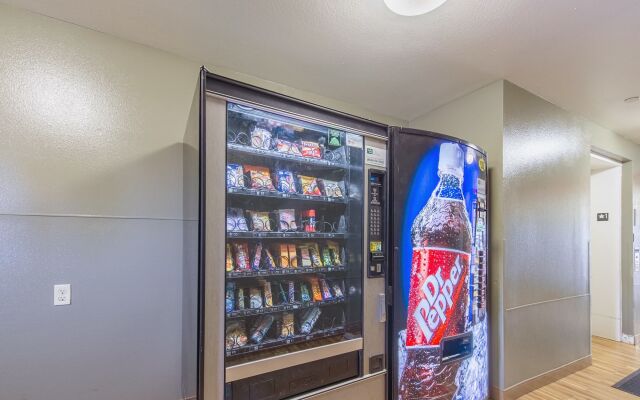 HomeTowne Studios by Red Roof Columbus