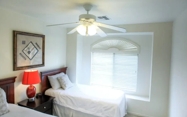 Near Great Shopping & Dining! Pool Table & Games!