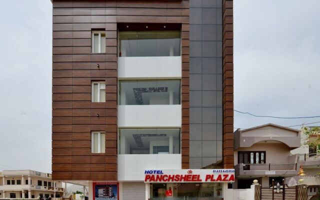OYO 13860 Panchsheel Plaza