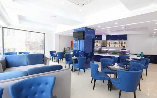 City Hotel & Suites