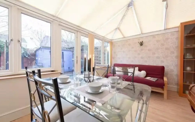 3bedroom Sleeps9 Parking Familyfriendly Nearexcel