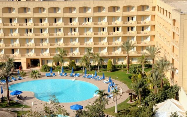 Grand Pyramids Hotel