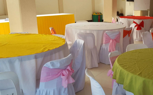 La Charica Inn & Suites