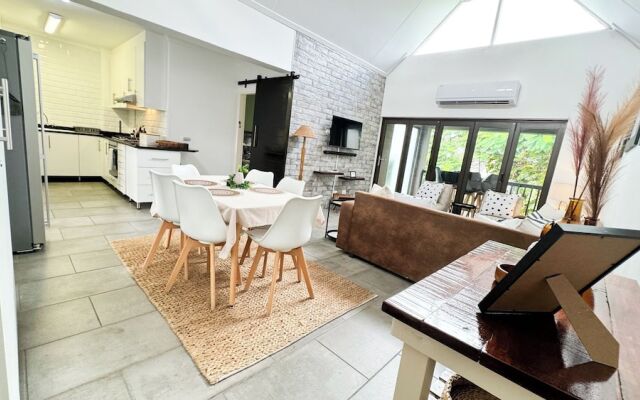 Luxury Apartment St Lucia 43 On the Bridge