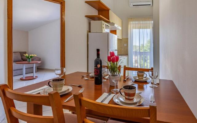 Graceful Apartment in Banjole near Beach Centinera