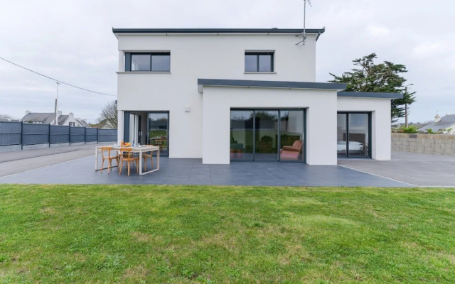 Pretty new House 2 Steps From the sea