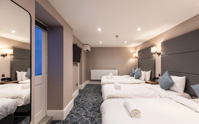 The J Hyde Park Hotel