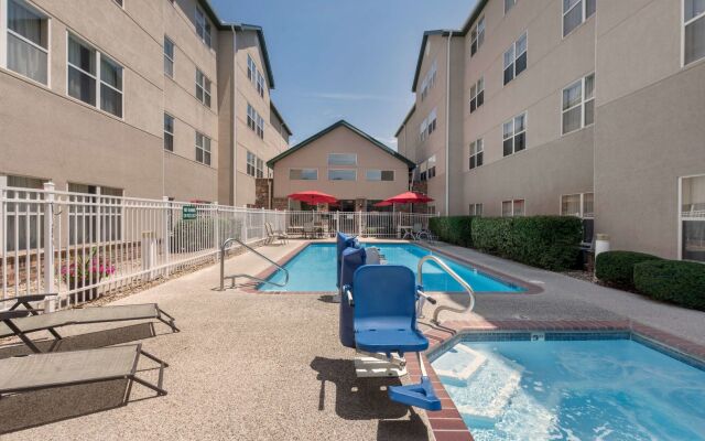 Homewood Suites Kansas City/Overland Park