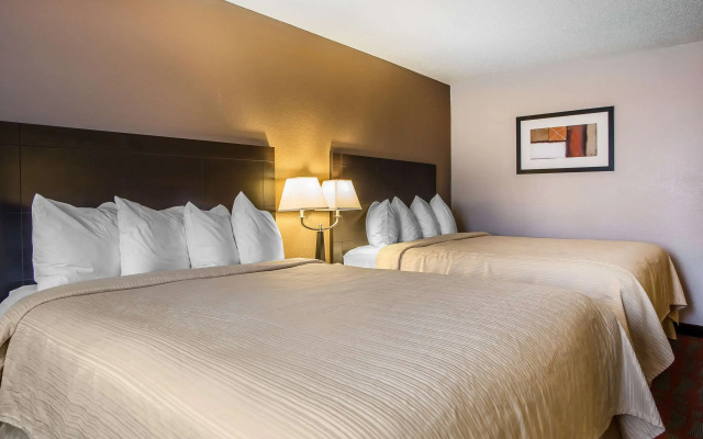 Quality Inn & Suites West Bend