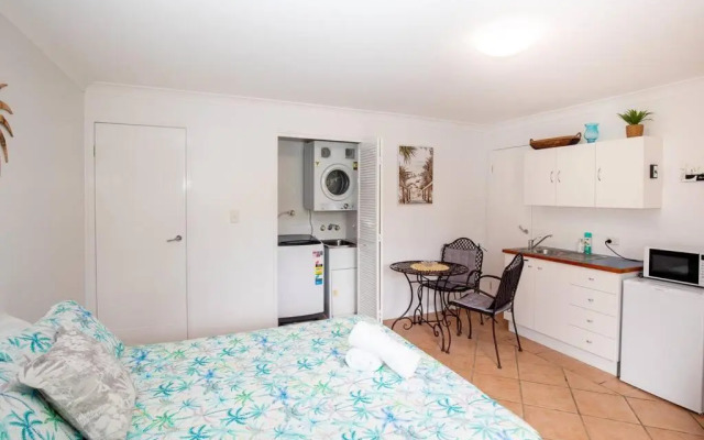 Gorgeous Studio + 100M To Beach + Pool