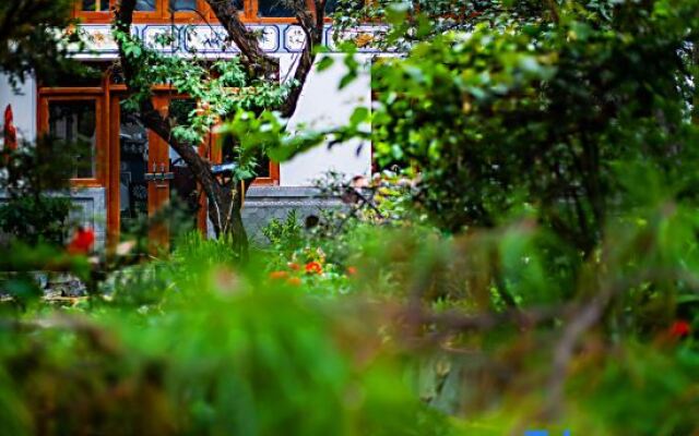 Yixin Courtyard hotel (Dali Ancient City South Gate)