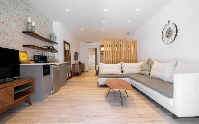 F & S Lounge Suites