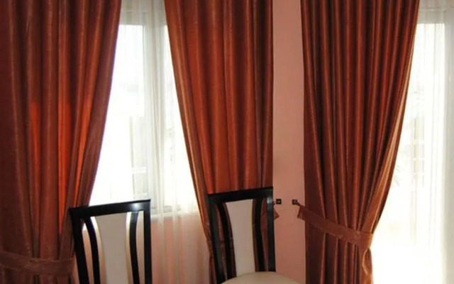Lion Gate Hotel