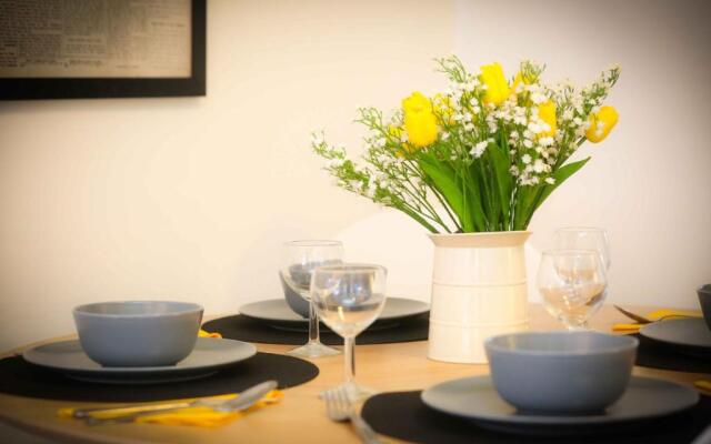 Excellent Location -Central Belfast - Parking - 4 Beds