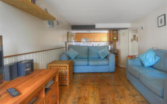 1 New Inn Corner