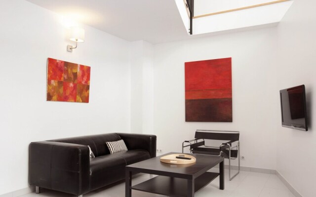 Large Guell Apartment