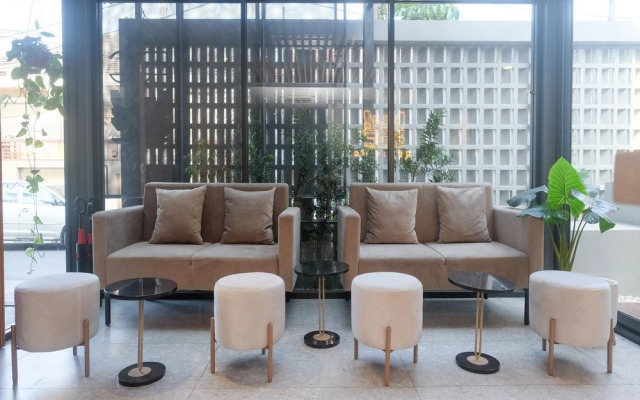 Sans Hotel RG Living Jogja by RedDoorz