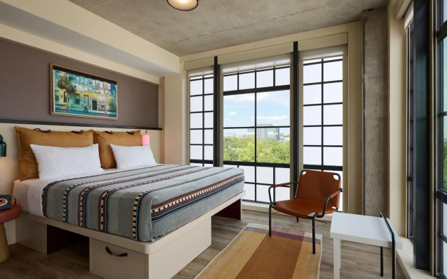 Moxy Charleston Downtown
