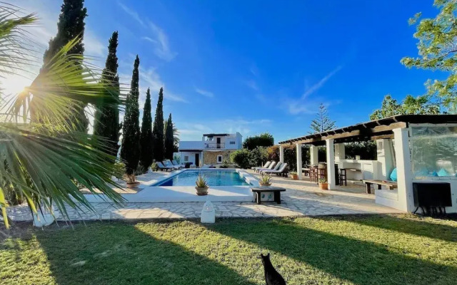 Holiday Home Near Stunning Beaches
