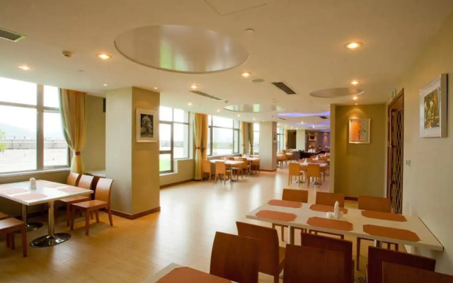 ZTG MingTing ShunChang Hotel