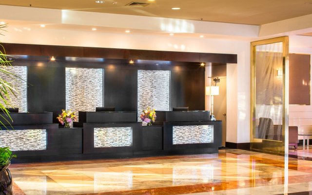 DoubleTree by Hilton New York LaGuardia Airport