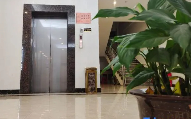 Yizhang Xingfucheng Hotel