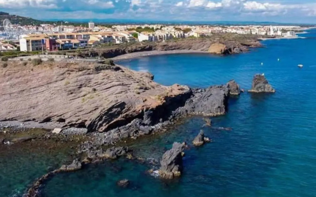 Sunlit Coastal Comfort