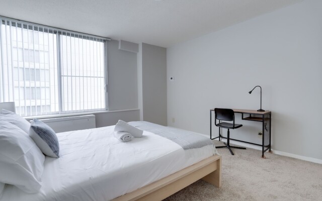 Wonderful Apt Crystal City with Gym