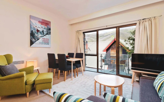 Lantern 1 Bedroom Balcony with partial mountain view