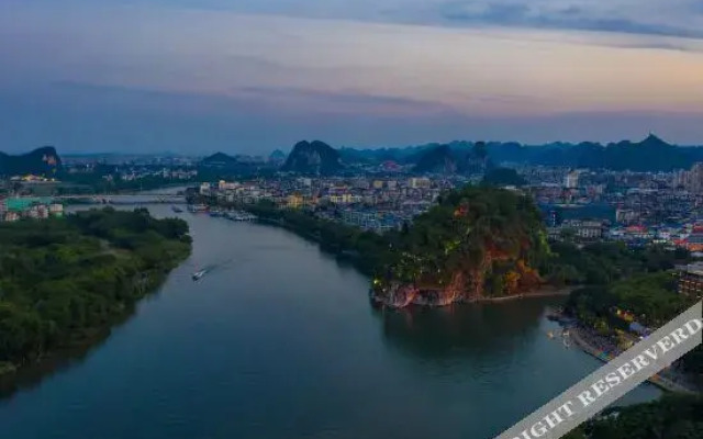 O.Live Social (Guilin Elephant Trunk Hill Two Rivers and Four Lakes Store)
