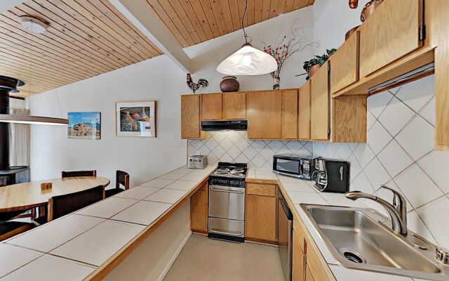 13tr18vy 2 Bedroom Condo