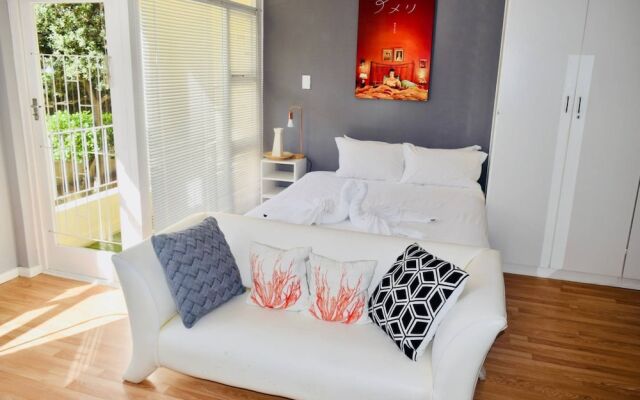 Studio Apartment With Balcony in Green Point