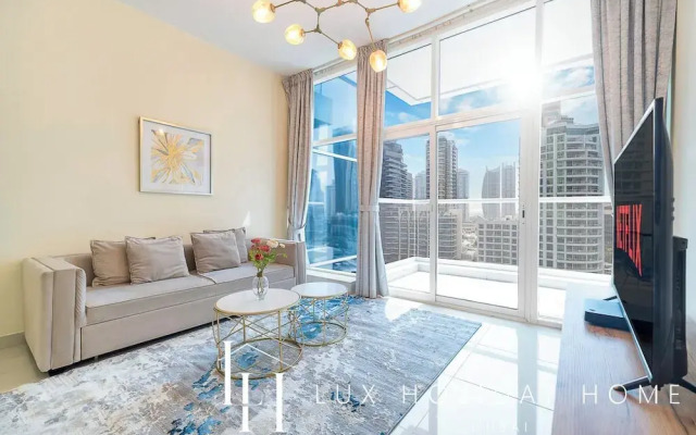 LUX  The Continental Marina Suite