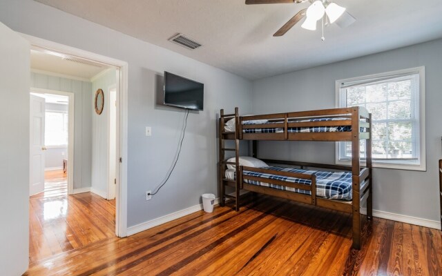 A Large Tropical 7 Bedroom Estate by RedAwning