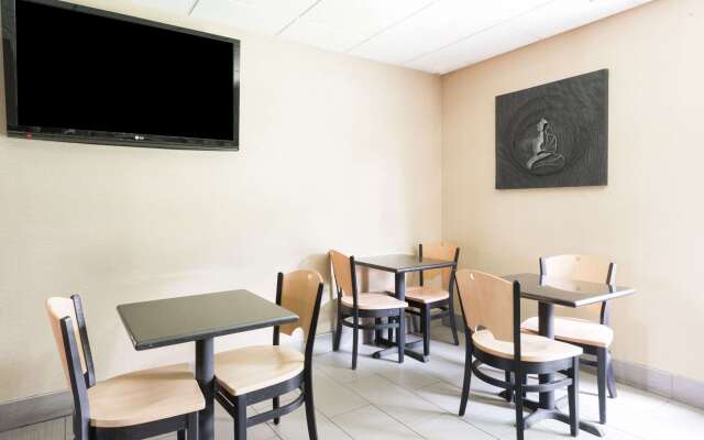 Super 8 by Wyndham Mars/Cranberry/Pittsburgh Area
