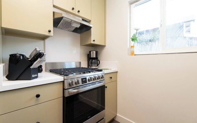 Stunning Studio Near DTLA