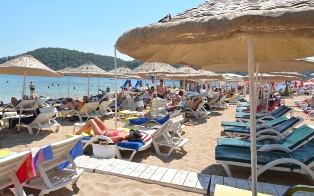 Golden Sand Beach & Caravan
