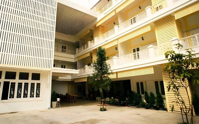 Sri Krungthep Hotel