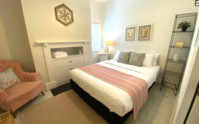 YSG The Edward Townhouse 153 - Walk To Town – Guest Rooms – Orange