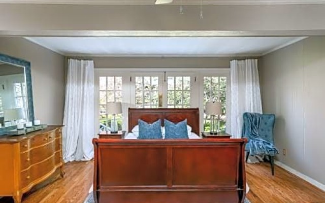 Colonial Gardens Bed & Breakfast