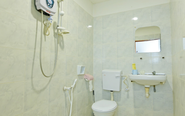 Super OYO 90494 Sam Huat Hotel